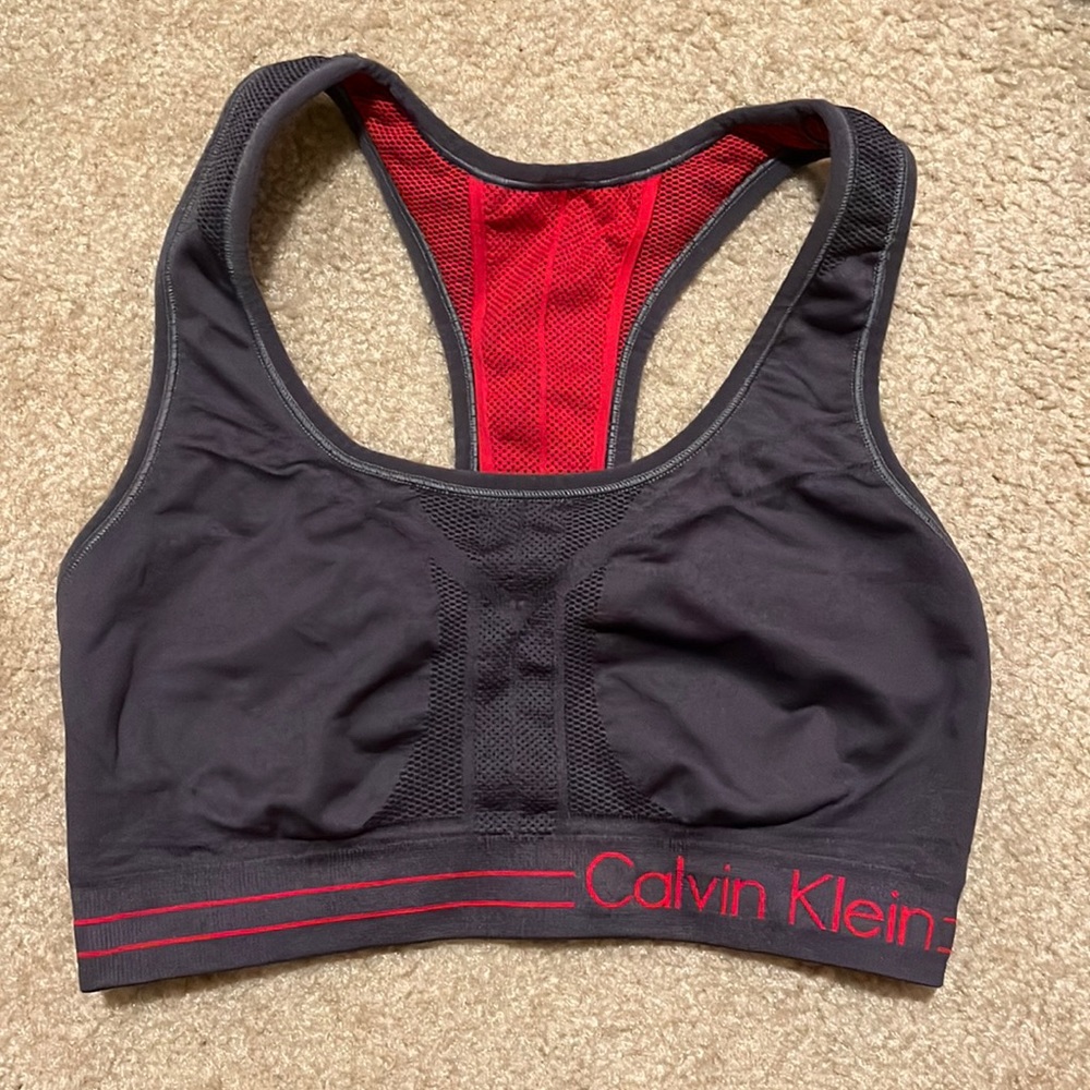 CALVIN KLEIN Reversible Sports Bra Size Medium in EUC